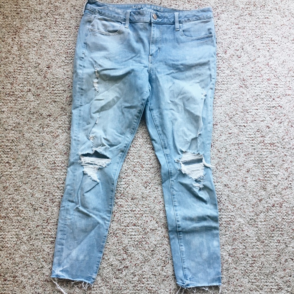 AMERICAN EAGLE DISTRESSED LIGHT WASH JEGGING